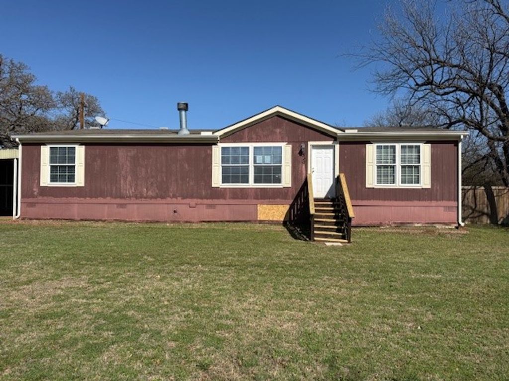 510 W Maple Street, Nocona, TX 76255