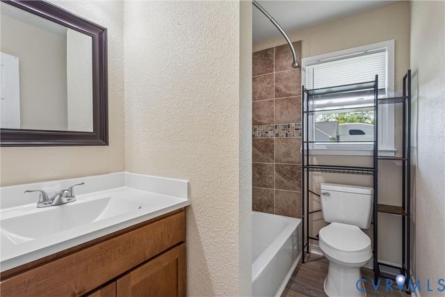 6 Barnes Ct, Hampton, VA 23664