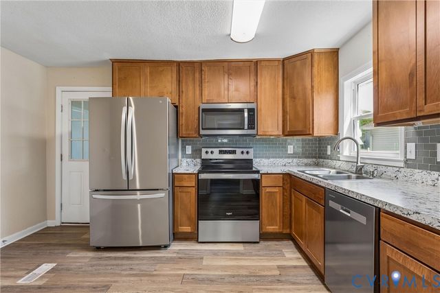 6 Barnes Ct, Hampton, VA 23664