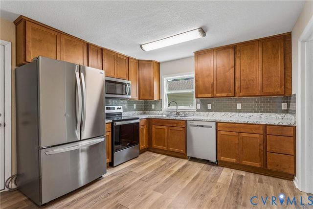 6 Barnes Ct, Hampton, VA 23664