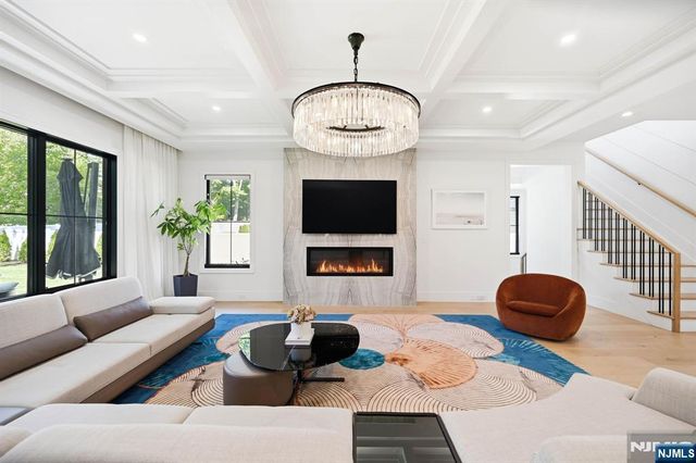 11 Forcier Court, Tenafly, NJ 07670
