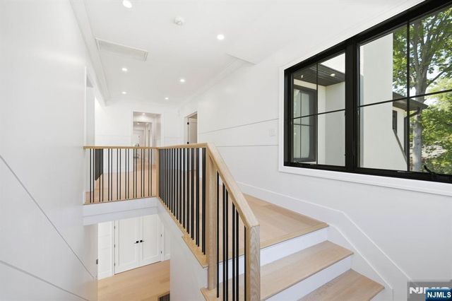 11 Forcier Court, Tenafly, NJ 07670