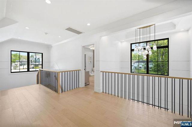 11 Forcier Court, Tenafly, NJ 07670