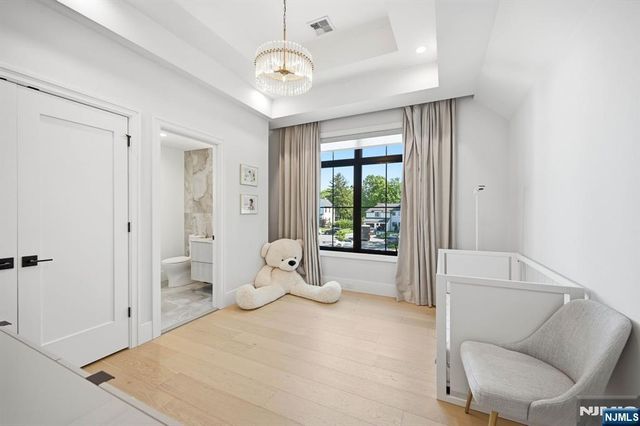 11 Forcier Court, Tenafly, NJ 07670