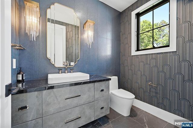 11 Forcier Court, Tenafly, NJ 07670
