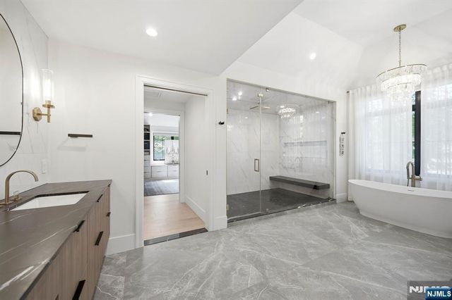 11 Forcier Court, Tenafly, NJ 07670