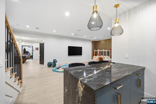 11 Forcier Court, Tenafly, NJ 07670