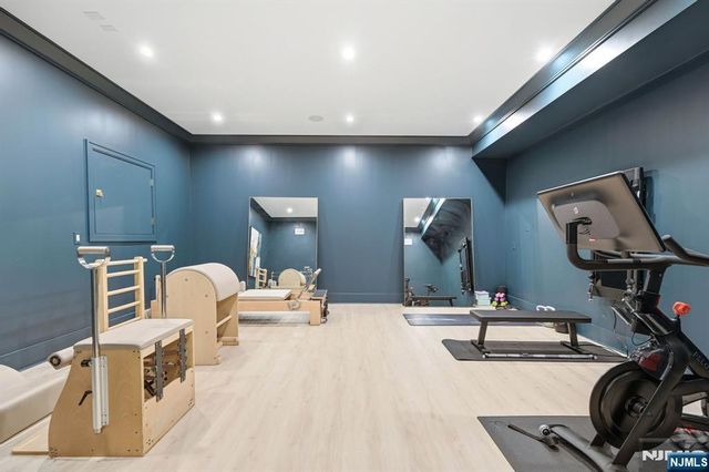 11 Forcier Court, Tenafly, NJ 07670