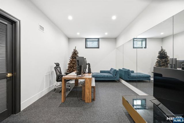 11 Forcier Court, Tenafly, NJ 07670
