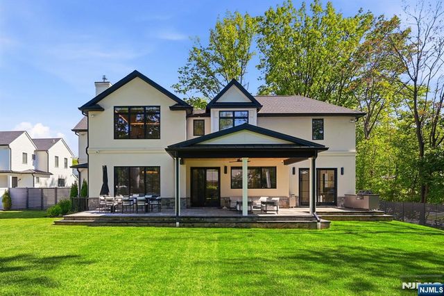 11 Forcier Court, Tenafly, NJ 07670