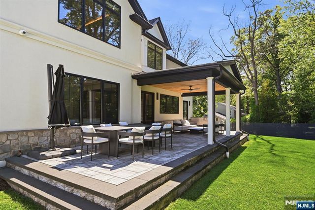 11 Forcier Court, Tenafly, NJ 07670