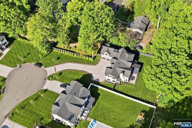11 Forcier Court, Tenafly, NJ 07670