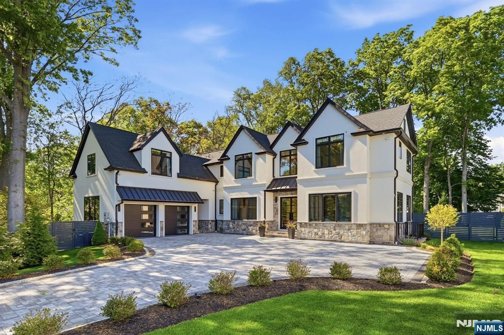 11 Forcier Court, Tenafly, NJ 07670