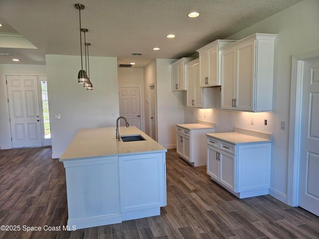 571 Fondulac Street, Palm Bay, FL 32908