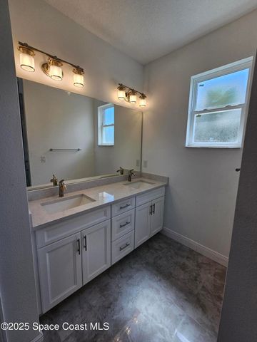 571 Fondulac Street, Palm Bay, FL 32908