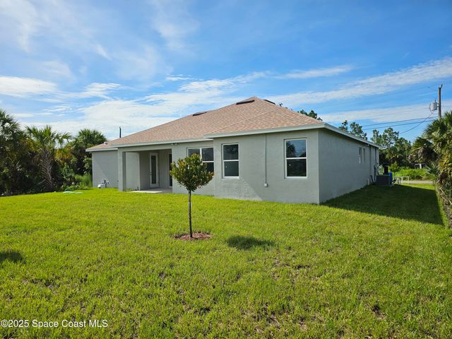 571 Fondulac Street, Palm Bay, FL 32908