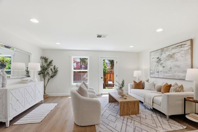 857 Carlisle Way 118, Sunnyvale, CA 94087