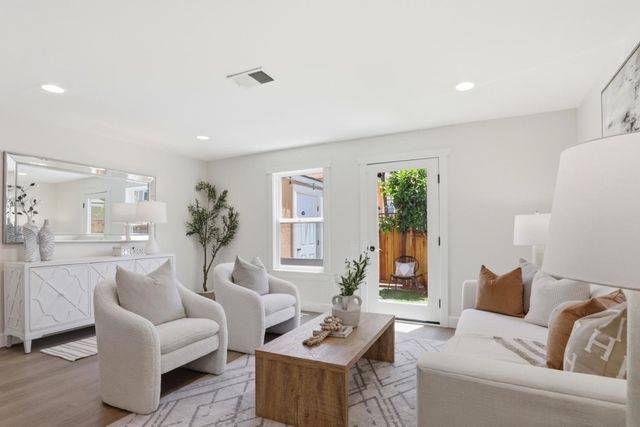 857 Carlisle Way 118, Sunnyvale, CA 94087