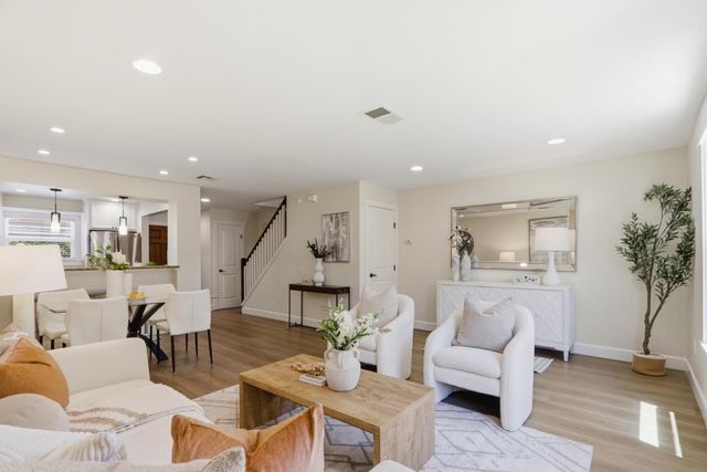 857 Carlisle Way 118, Sunnyvale, CA 94087