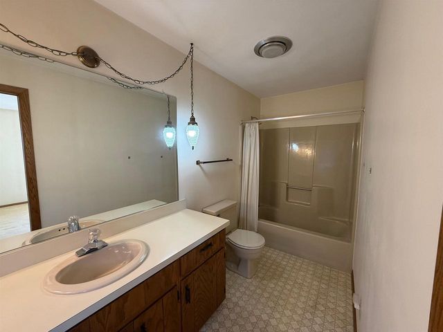 1315 WEDGEWOOD LANE, Neenah, WI 54956