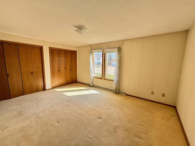 1315 WEDGEWOOD LANE, Neenah, WI 54956