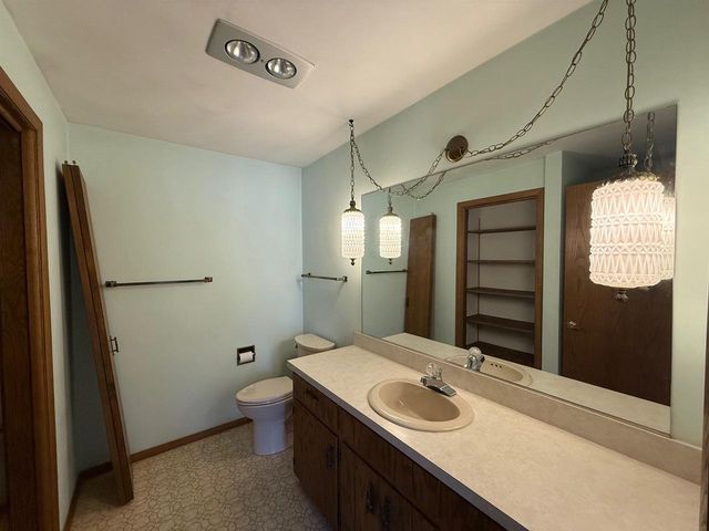 1315 WEDGEWOOD LANE, Neenah, WI 54956