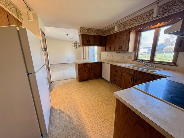 1315 WEDGEWOOD LANE, Neenah, WI 54956