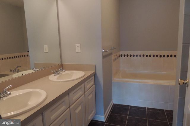 121 CHANCELLOR, Woodbury, NJ 08096