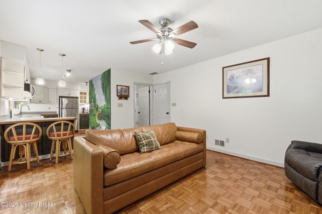 8000 Manslick Rd, Louisville, KY 40214