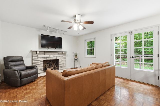 8000 Manslick Rd, Louisville, KY 40214