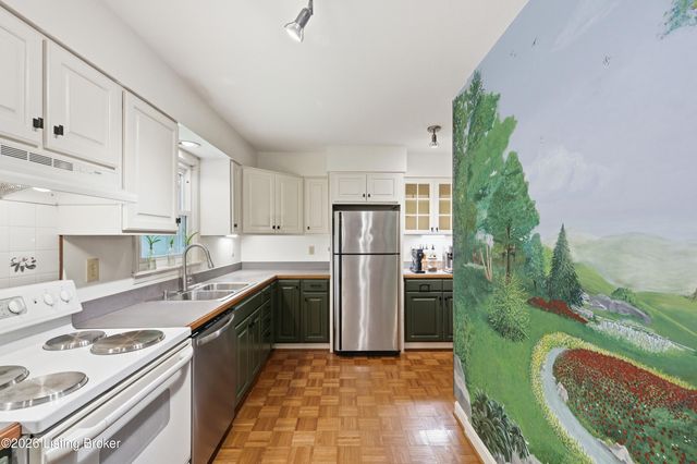 8000 Manslick Rd, Louisville, KY 40214