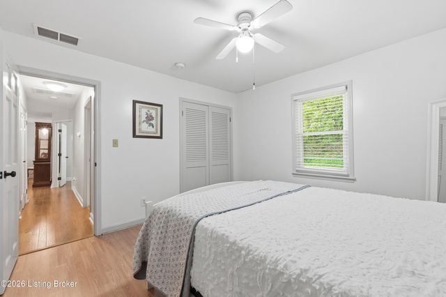 8000 Manslick Rd, Louisville, KY 40214