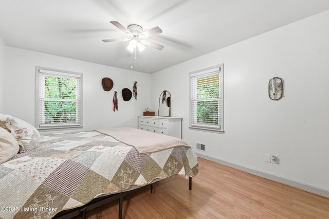8000 Manslick Rd, Louisville, KY 40214