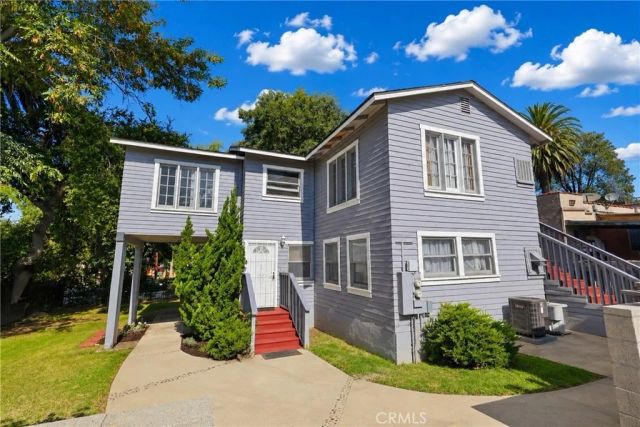 1394 N Raymond, Pasadena, CA 91103