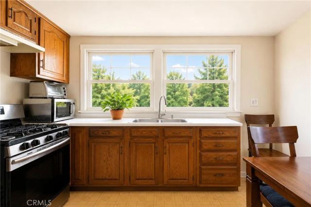 1394 N Raymond, Pasadena, CA 91103