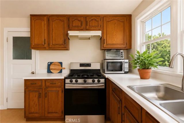 1394 N Raymond, Pasadena, CA 91103