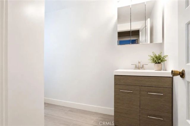 1394 N Raymond, Pasadena, CA 91103