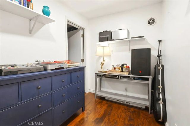 1394 N Raymond, Pasadena, CA 91103
