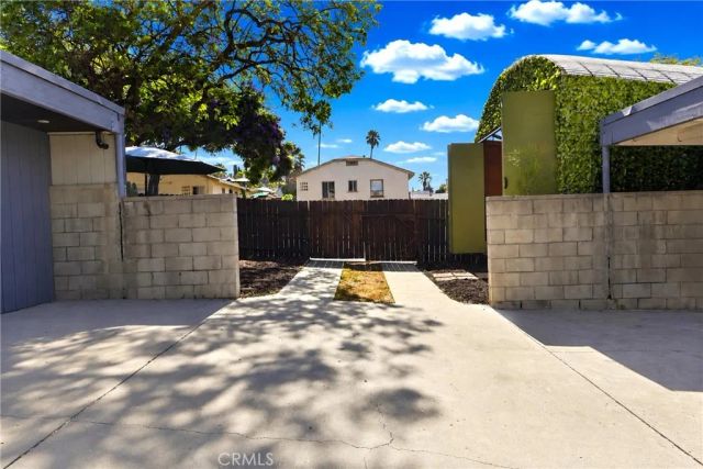 1394 N Raymond, Pasadena, CA 91103