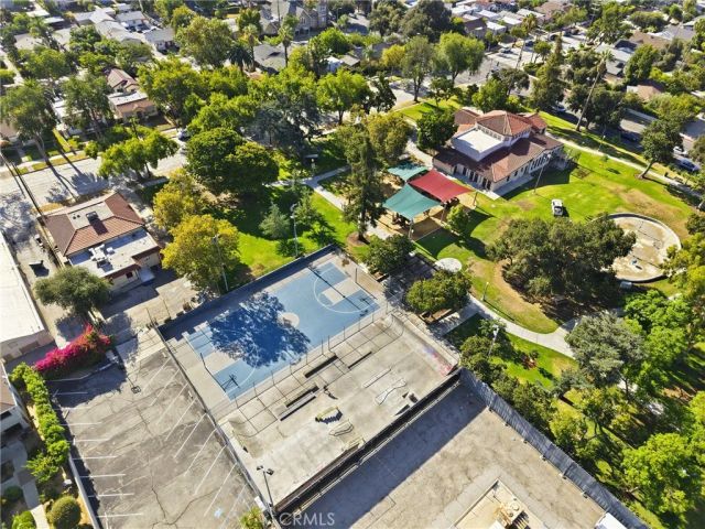 1394 N Raymond, Pasadena, CA 91103