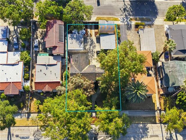 1394 N Raymond, Pasadena, CA 91103
