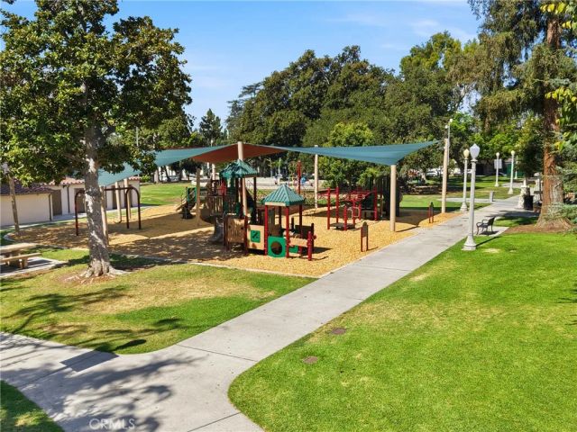 1394 N Raymond, Pasadena, CA 91103