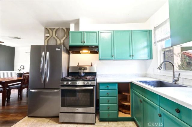 1394 N Raymond, Pasadena, CA 91103
