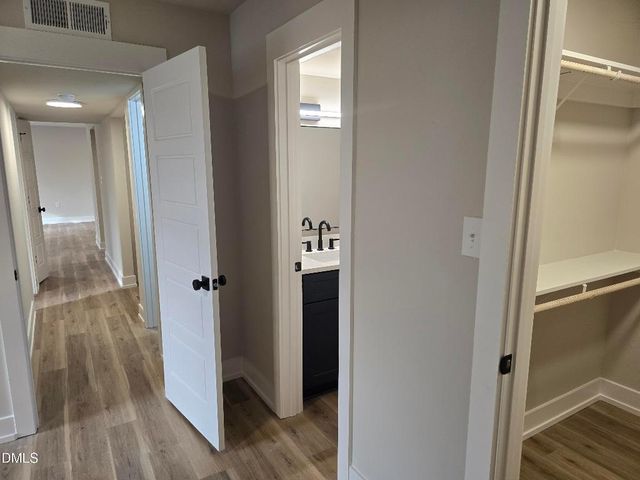 500 Umstead Drive Unit 306, Chapel Hill, NC 27516