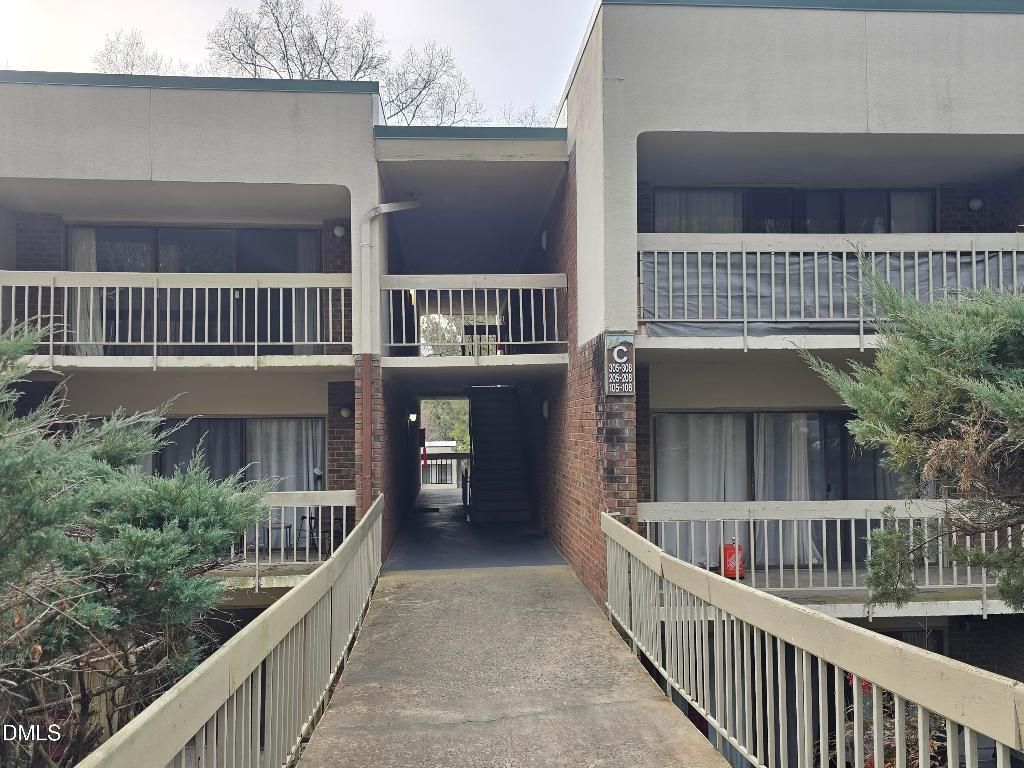 500 Umstead Drive Unit 306, Chapel Hill, NC 27516