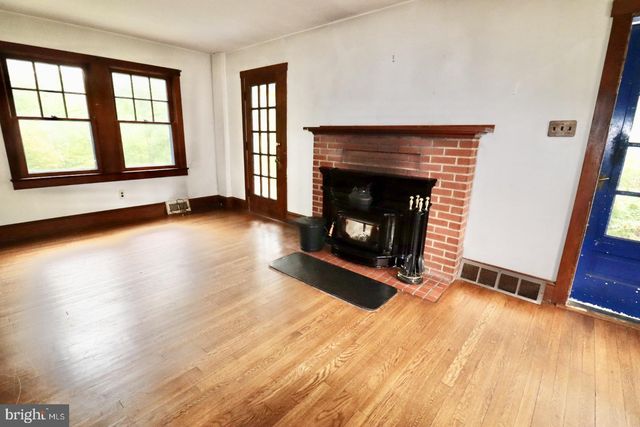 19 FERN RIDGE LN, Titusville, NJ 08560
