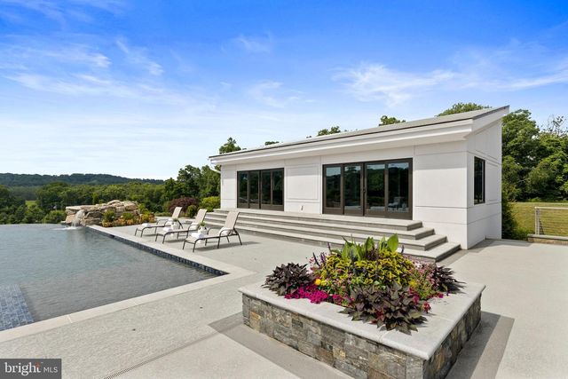 1245 S CREEK RD, West Chester, PA 19382