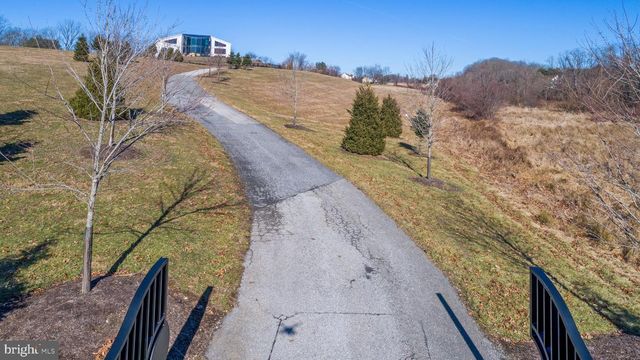 1245 S CREEK RD, West Chester, PA 19382