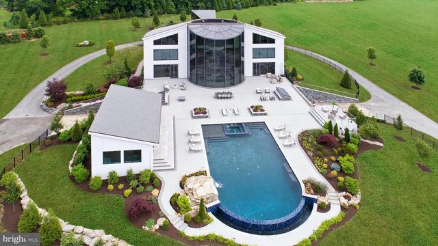 1245 S CREEK RD, West Chester, PA 19382