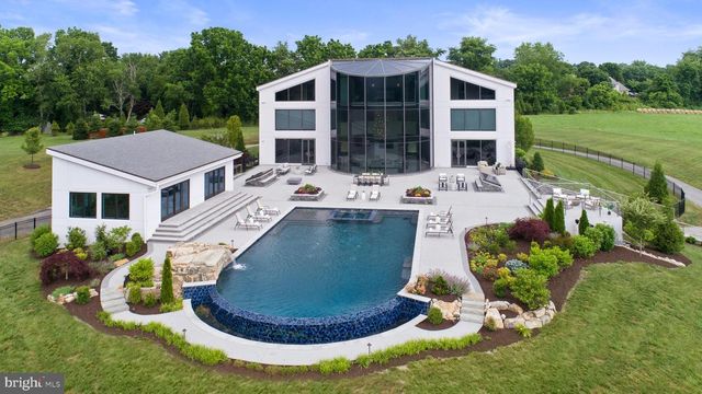 1245 S CREEK RD, West Chester, PA 19382